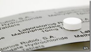 Los medicamentos ayudan a reducir los problemas de concentración e impulsividad.