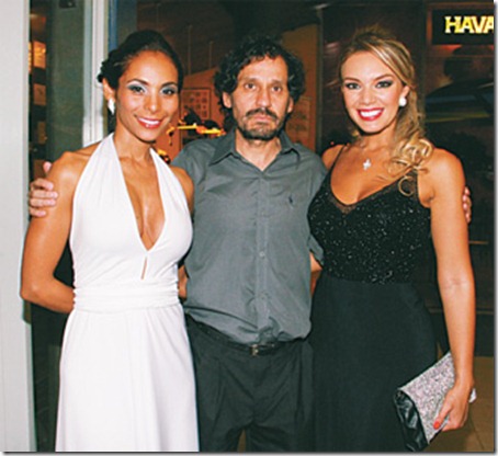 EL DIRECTOR Y LAS BELLAS. El realizador del filme, Marcos Loayza, junto a las actrices Giselly Ayub y Jessica Suárez