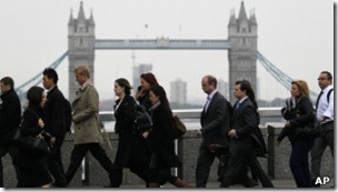 En medio del discurso de la austeridad, muchos países como Reino Unido han aplicado medidas de estímulo económico. En medio del discurso de la austeridad, muchos países como Reino Unido han aplicado medidas de estímulo económico.