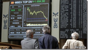 Los expertos coinciden en que la economía mundial se está recuperando a pesar de hacerlo lentamente. Los expertos coinciden en que la economía mundial se está recuperando a pesar de hacerlo lentamente.