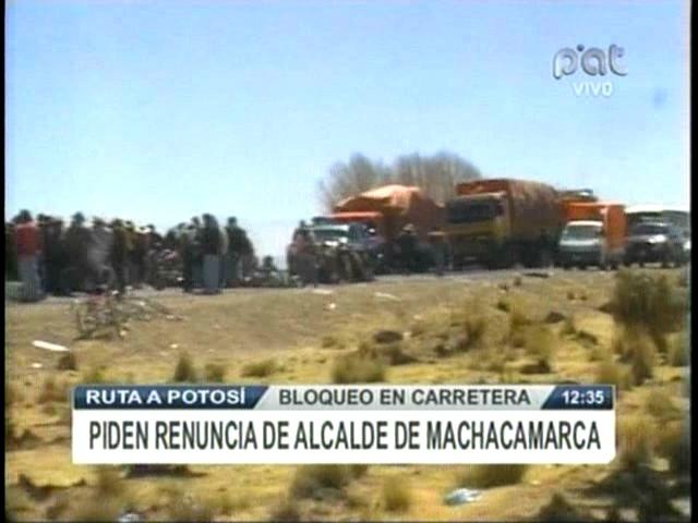 Tercer día de bloqueo de carretera OruroPotosí eju.tv