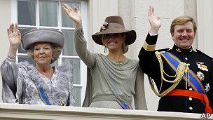 La reina de Holanda abdicará en favor de su hijo Willem-Alexander.