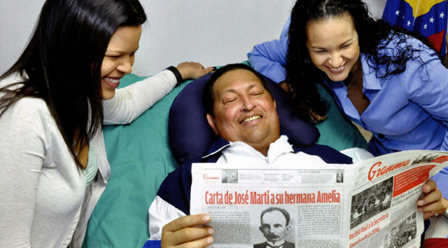 Hugo Chávez, junto a sus dos hijas. VEA MÁS IMÁGENES Hugo Chávez, junto a sus dos hijas. VEA MÁS IMÁGENES