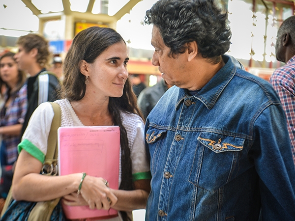 Por un trámite, Yoani Sánchez aún no puede ingresar a la Argentina