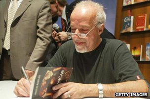 Paolo Coelho vendió 60 millones de copias de su novela espiritual El Alquimista.