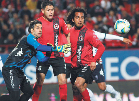 Mexicanos. Los jugadores de Tijuana durante el partido que se impusieron a Atlantes por 2-0, fue este domingo por el torneo mexicano. Foto: afp