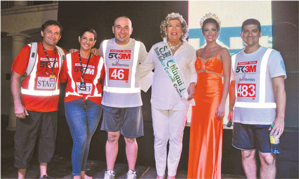 Anfitriones. Fernando López, Kathia Fuertes, Juan Pablo Ayala, las reinas ‘Chingui’ Callaú (Antaño) y Daniela Saucedo (del Carnaval cruceño) y Pablo Eyzaguirre