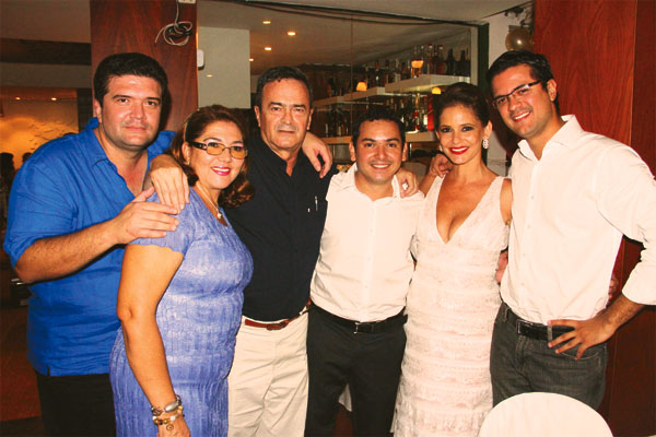 Año nuevo en la Monseñor . Sandra estuvo en el café Doppio, de Gary, en la fiesta de fin de año