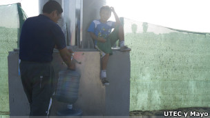 El cartel ha producido hasta el momento más de 9.000 litros de agua potable (96 litros diarios)