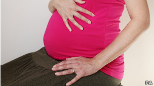 Las mujeres que fueron víctimas de violencia son más propensas a tener un embarazo con riesgo.