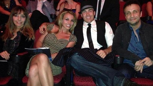 Britney Spears viendo un espectáculo de El Circo del Sol junto a su nuevo amor, David Lucano