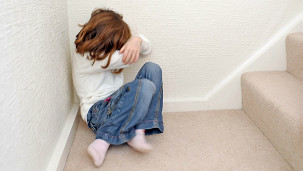 Según el estudio, un abuso moderado durante la niñez también aumenta el riesgo de tener hijos con autismo.