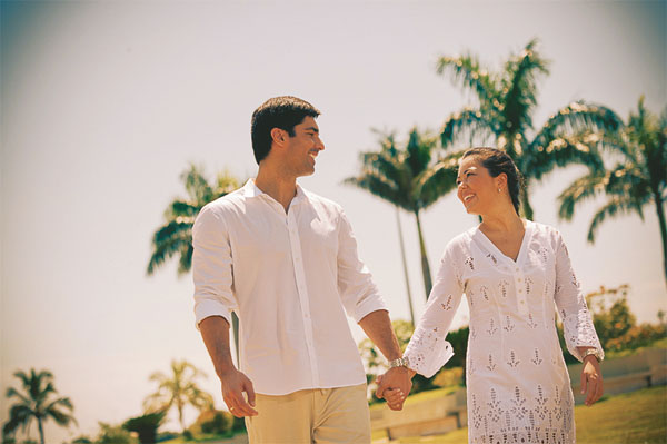 La pareja camina al altar. Ario Freire y Mariliza dos Reis demuestran su amor al mundo