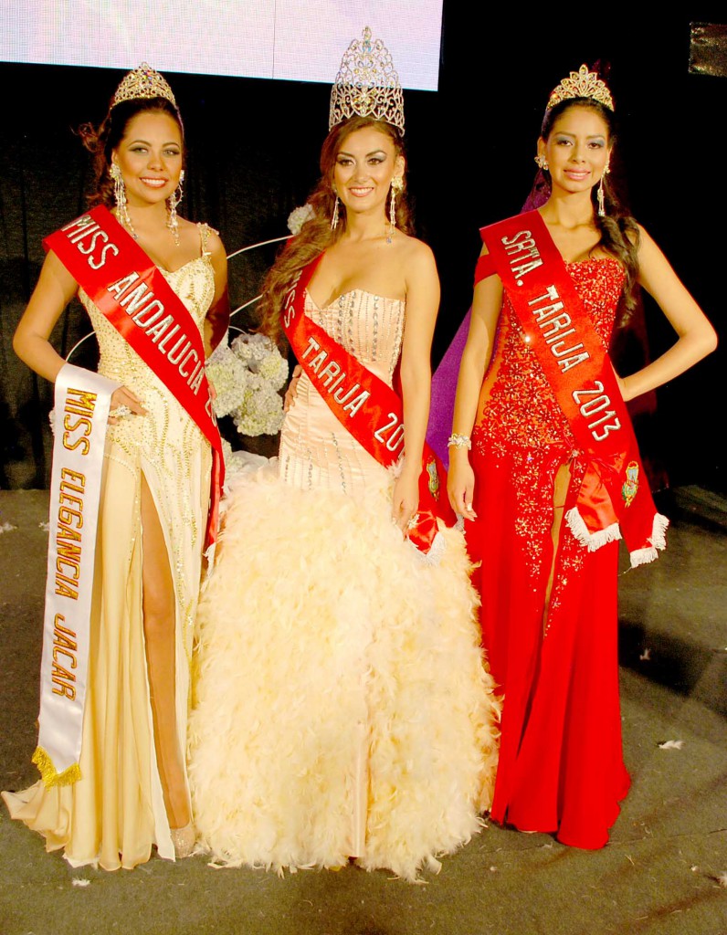 Las tres representantes de Tarija al Miss Bolivia 2013: Teresa Ortega (izquierda) Miss Andalucía Bolivia, Jacqueline Mendieta (centro) Miss Tarija y Alejandra Castillo (derecha) Señorita Tarija