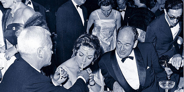 La actriz, con su primer marido, Anthony Mann (i).