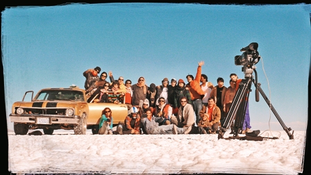 El equipo de trabajo de la película en el Salar de Uyuni