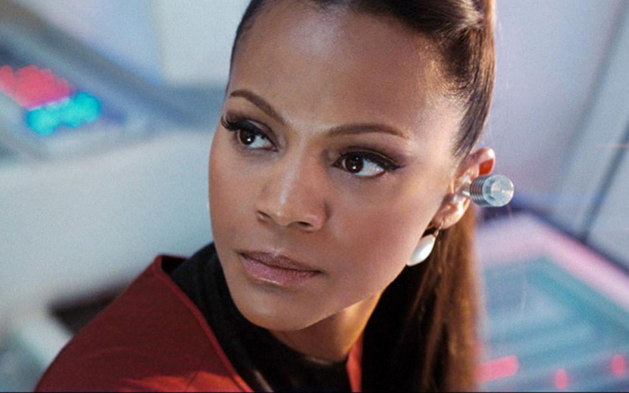 La guapa actriz de Star Trek se considera andrógina y confiesa que podría terminar con una mujer.