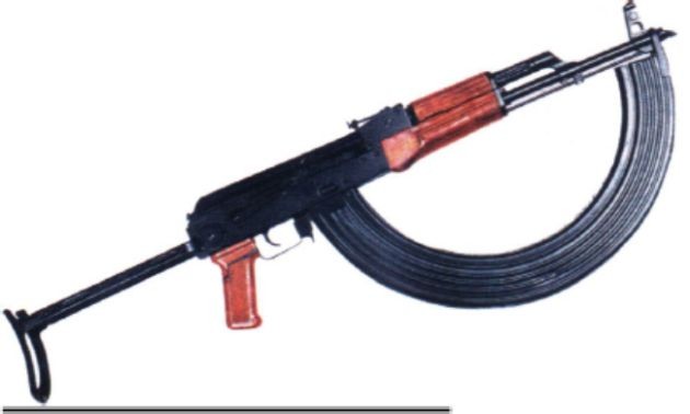  fusil Kalashnikov AK-47 con cargador para 100 balas calibre 7,62 mm