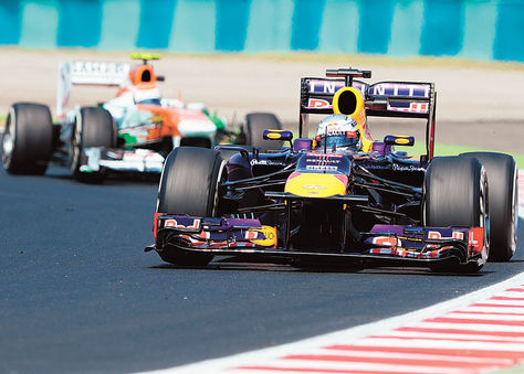 Alemán. El coche Red Bull de Sebastian Vettel mandó ayer en los ensayos libres.