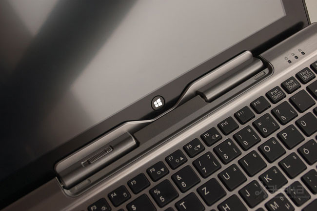 Fujitsu Stylistic Q702 Windows 8 tablet