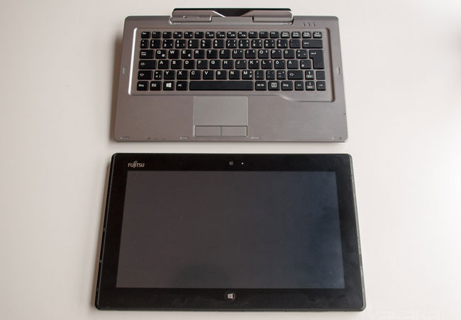 Fujitsu Stylistic Q702 Windows 8 tablet