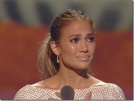 jennifer-lopez-llora-premios-juventud-1
