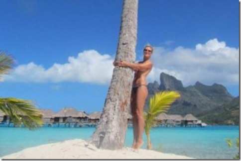 klum_bikini_topless-web