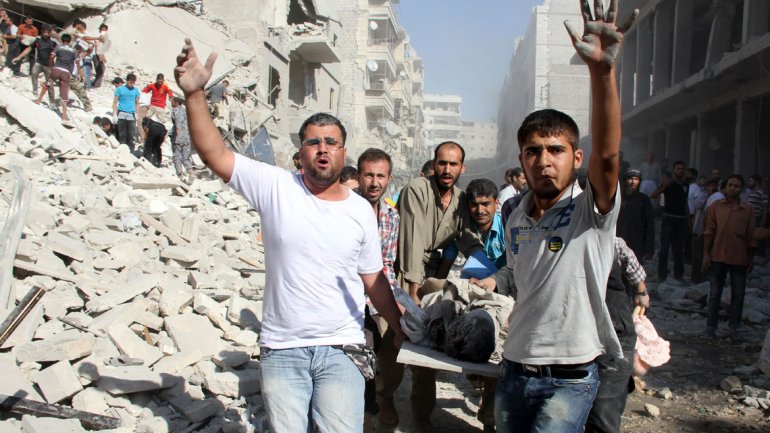 Rescate de víctimas tras un bombardeo en Damasco, capital del país
