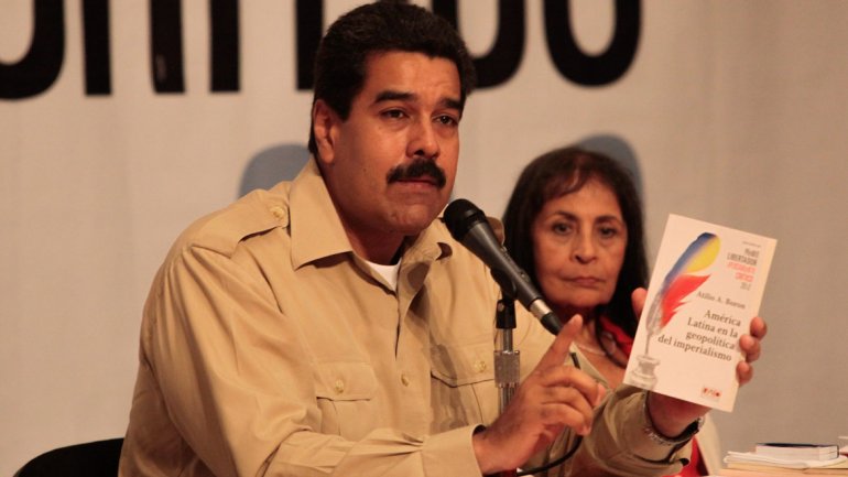 El presidente Nicolás Maduro presenta un libro. Algo cada vez más difícil en Venezuela El presidente Nicolás Maduro presenta un libro. Algo cada vez más difícil en Venezuela