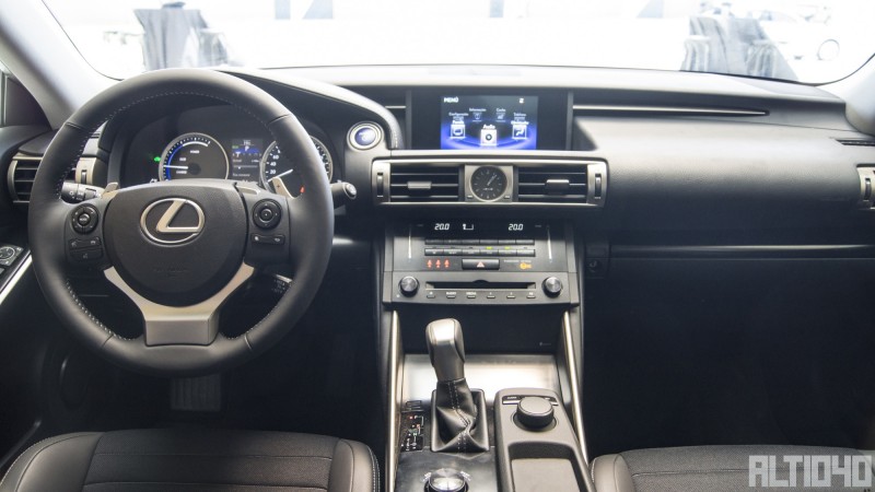 Lexus IS300h