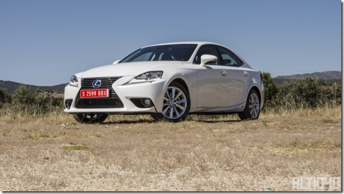 Lexus-IS300h-800x450