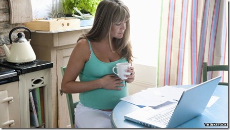 Los médicos, los libros e internet no se ponen de acuerdo sobre cuánto café puede beber una embarazada. Los médicos, los libros e internet no se ponen de acuerdo sobre cuánto café puede beber una embarazada.