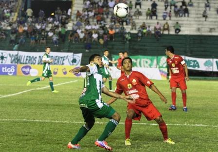 Otro-traspie-que-lo-aleja-mas-del-lider