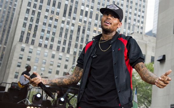 Chris Brown fue detenido por una pelea callejera
