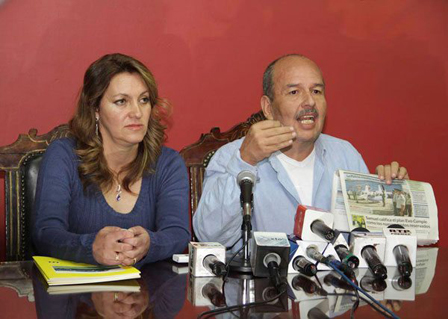 Unidad-Nacional-formaliza-denuncia-contra-Gobierno-por-supuesto-sobreprecios