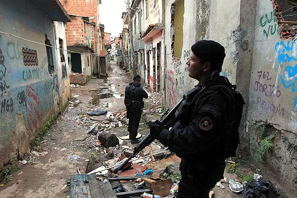 Decapitan a esposo de policía en Río de Janeiro y dejan la cabeza en su casa