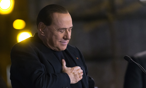 Silvio Berlusconi, ex primer ministro italiano hoy durante un discurso frente a sus seguidores en Roma.