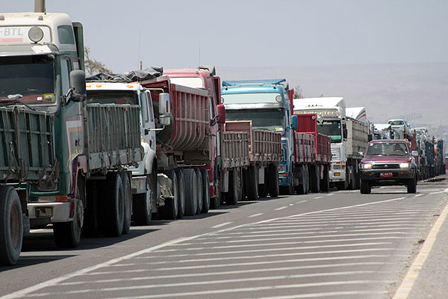 Mas-de-1.200-camiones-varados-en-frontera-de-Bolivia-debido-a-huelga-en-Chile