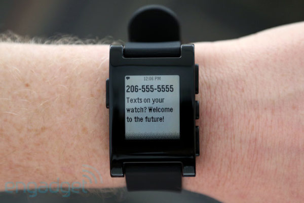 El reloj Pebble ahora puede recibir notificaciones de iOS 7 y reconocer gestos