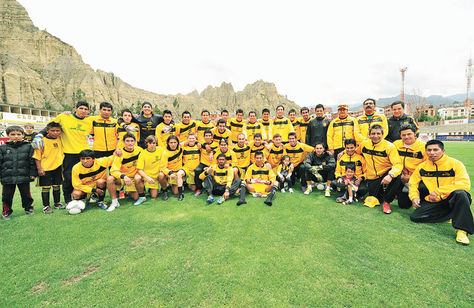 Plantilla. The Strongest de junio 2012, un mes después de ganar el bicampeonato; luego conquistaría el ‘Tri’. Están los nueve jugadores que ganaron también un cuarto título.