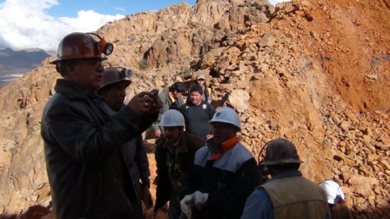 El ministro Mario Virreira durante una inspección a la parte alta del yacimiento minero.