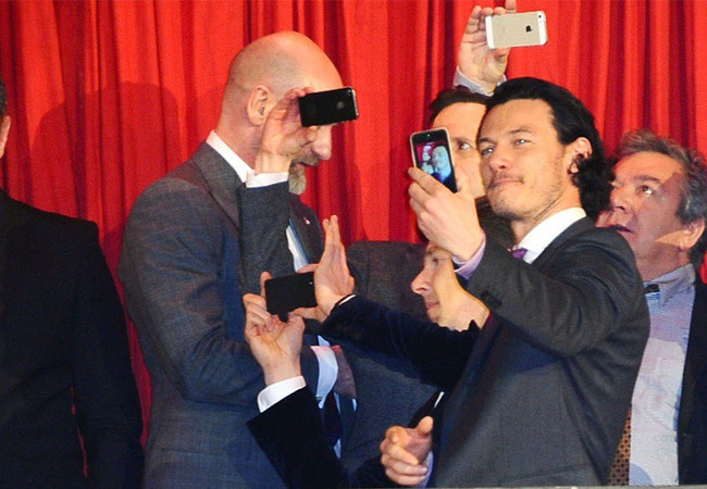 Famosos haciendo selfies