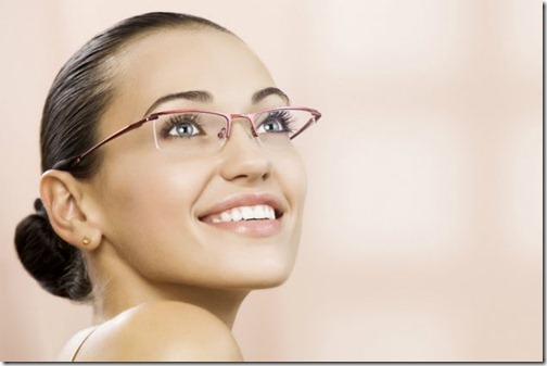 trucos-de-maquillaje-para-mujeres-con-lentes 2