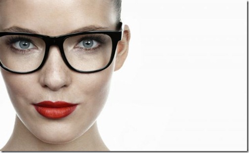 trucos-de-maquillaje-para-mujeres-con-lentes 3