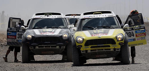 Peterhansel da un vuelco al Dakar