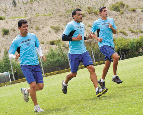 Académicos. Lorgio Álvarez, William Ferreira y Ronald Eguino trotan en Villa El Sol.