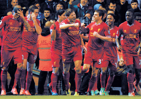 Festejo. Jugadores del Liverpool celebran el primer tanto, ayer.