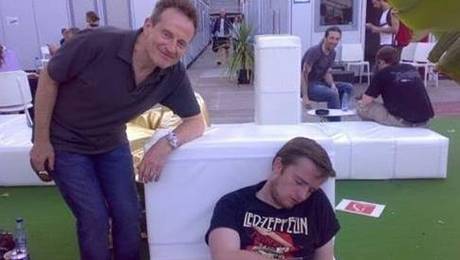 John Paul Jones de Led Zeppelin burlándose del borracho