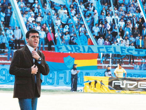 Quinteros. El entrenador argentino-boliviano en un partido de 2009. Es uno de los que estuvo al mando del equipo en la era BAISA.