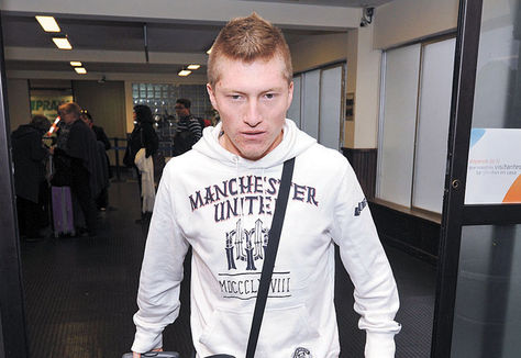 Retorna. Alejandro Chumacero en el aeropuerto, volviendo de un viaje en 2013.